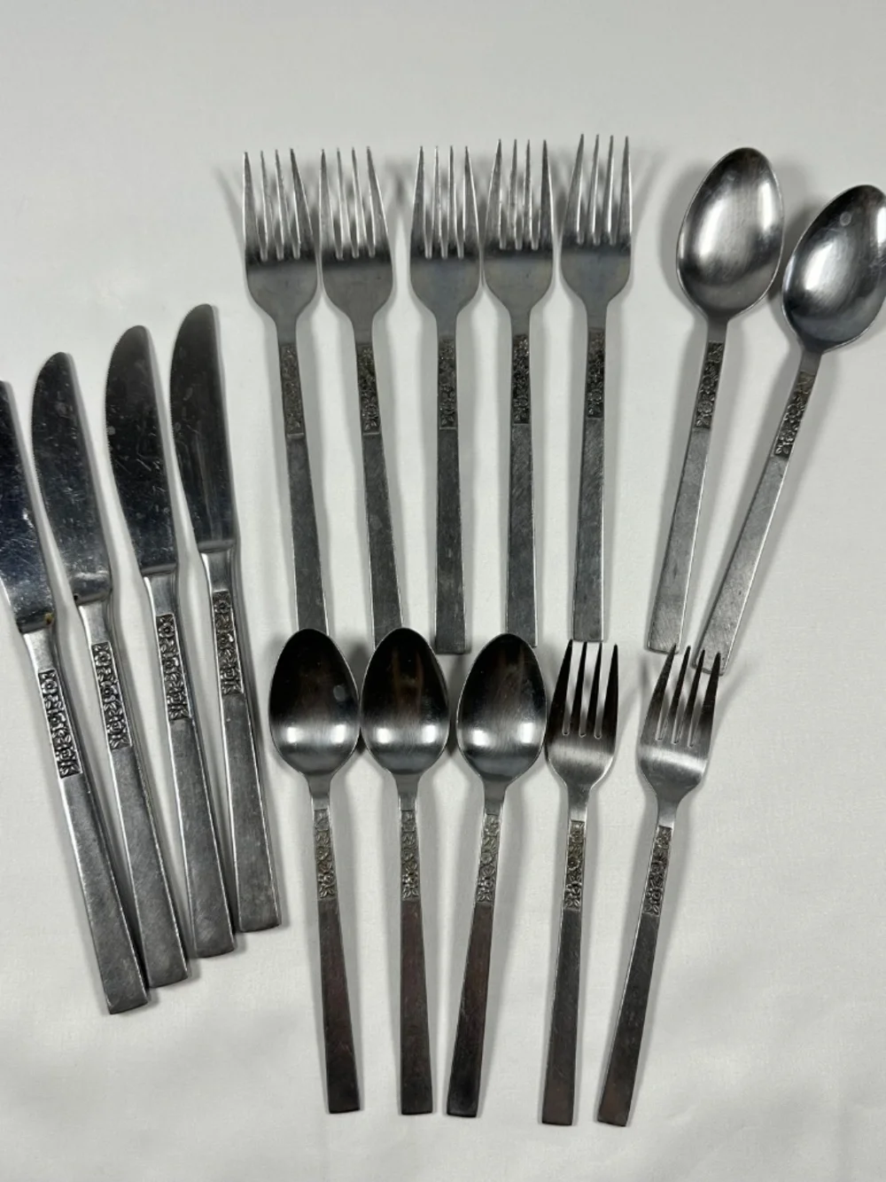 Flatware Roger Cutlery Co Stainless Japan Dorette Pattern 16 Piece 1970s